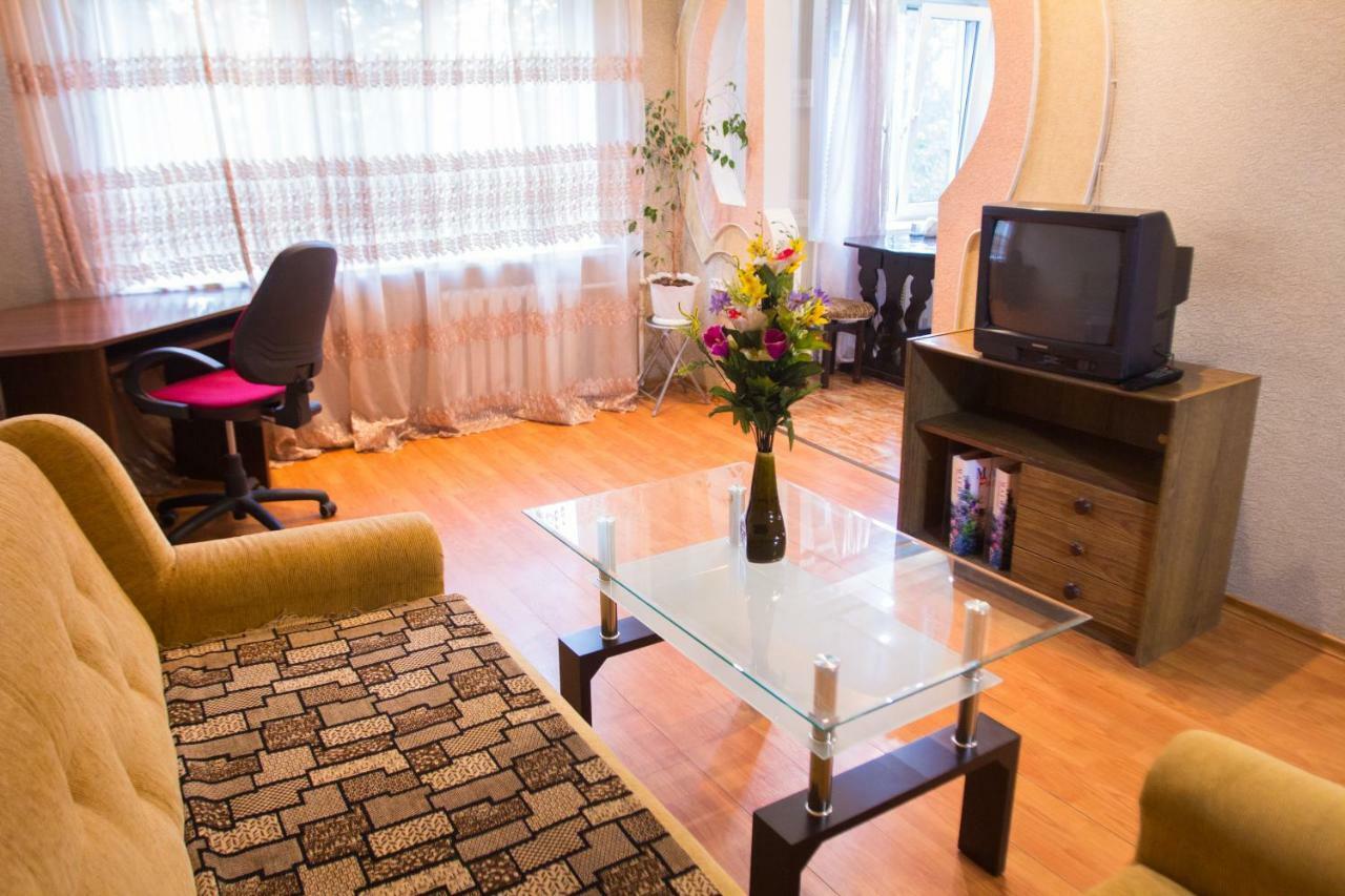 2Room Semi-Luxury Apt On Ukrainskaya 34 Street Zaporizhia エクステリア 写真