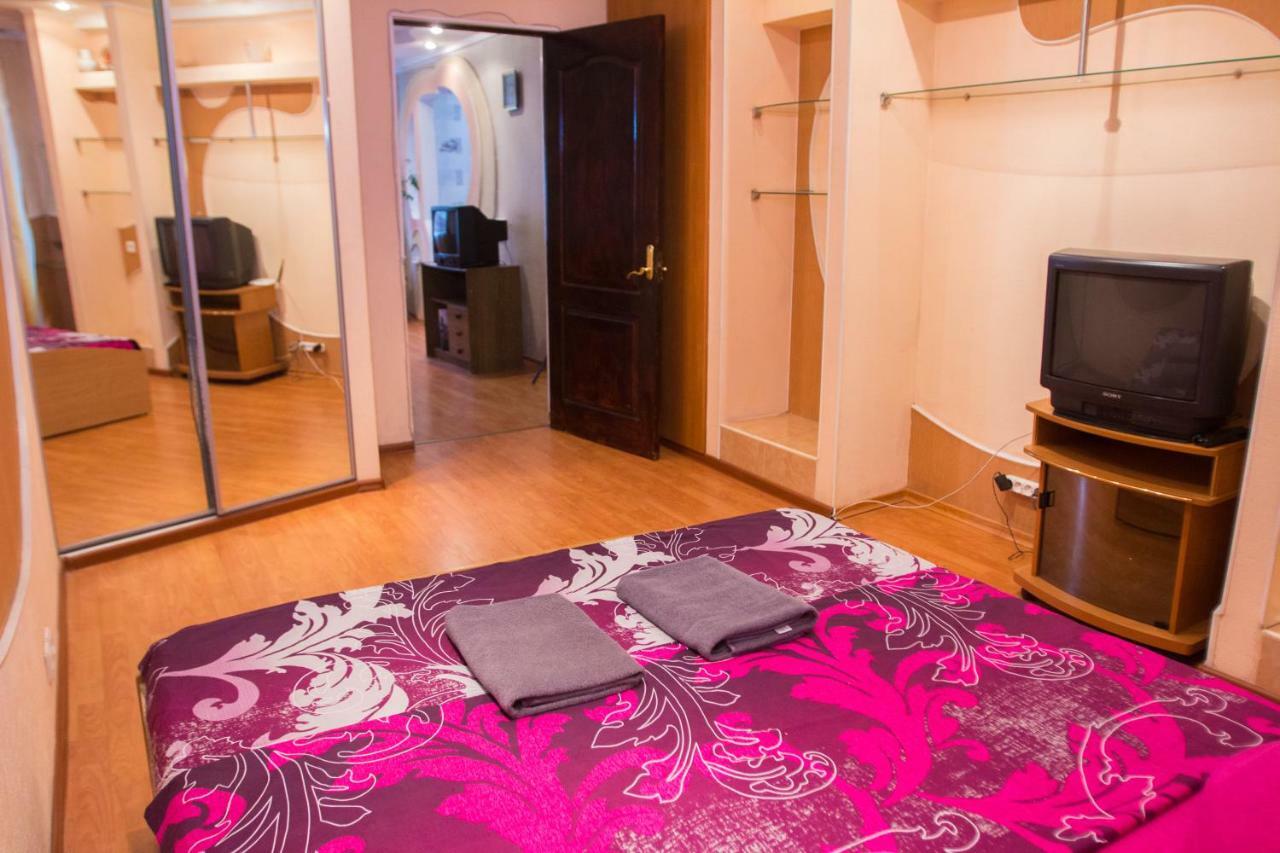 2Room Semi-Luxury Apt On Ukrainskaya 34 Street Zaporizhia エクステリア 写真